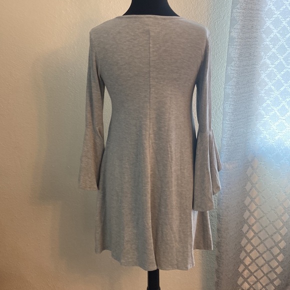 Shop Basic dress w/pockets - Picture 4 of 5